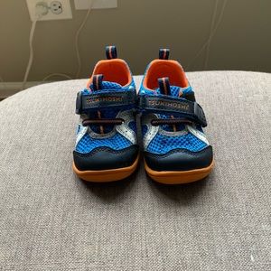 NWT Tsukihoshi Sneakers size 6 EE